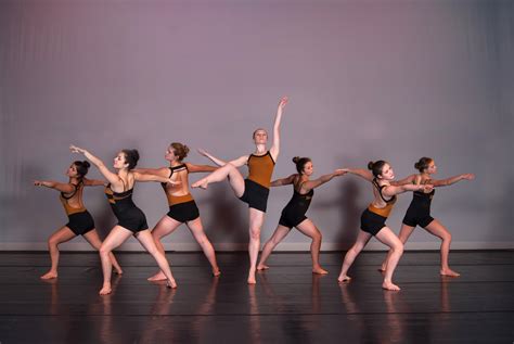 what is technique in dance: What makes a dancer's performance seamless and captivating?